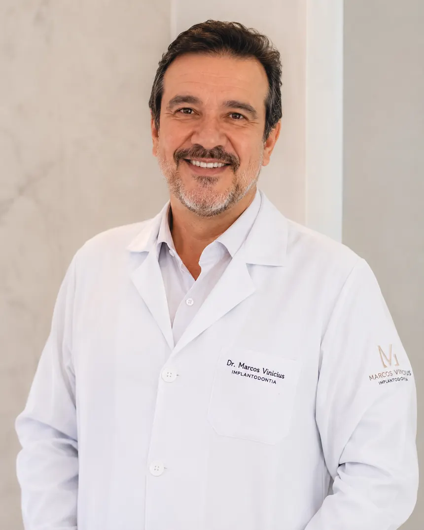 Dr. Eduardo Nunes, especialista em reabilitação oral